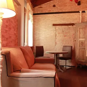 Rosso Charm Bed & Breakfast Venetië